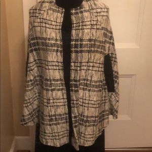 Stylish Slinky brand cape , black and white, small